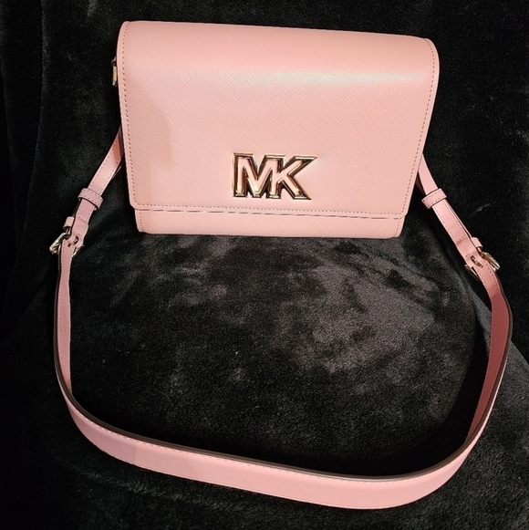 MICHAEL Michael Kors Handbags - NWT (R$498) Michael Kors Mimi Medium Leather Messenger Bag